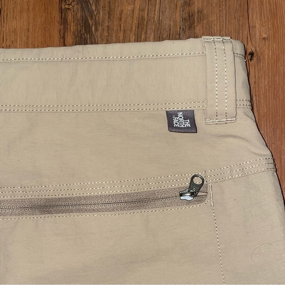 The North Face Cargo Shorts - Picture 6 of 8